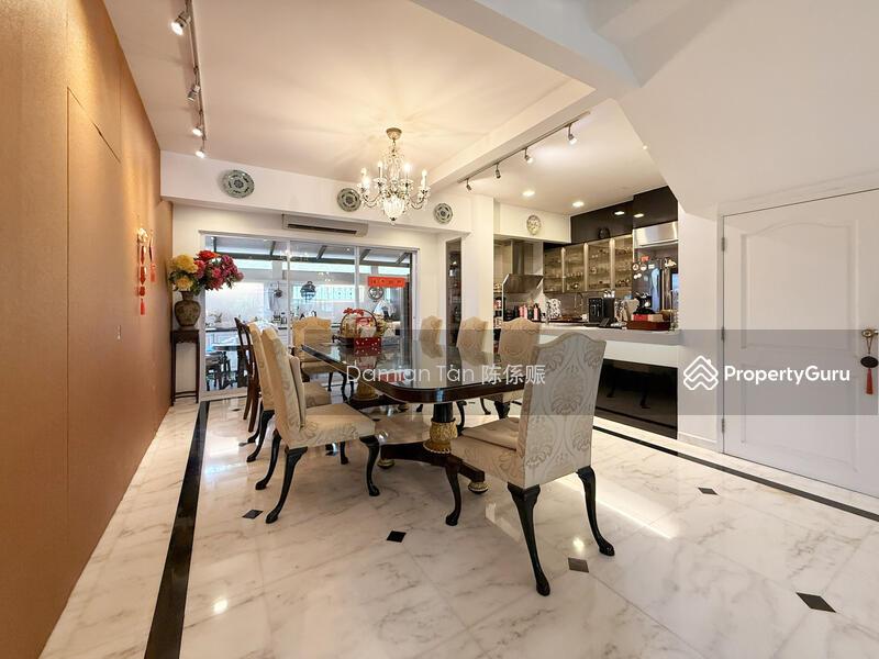 Prop-GPT: Semi-Detached: D11  ??1 KM TO RGPS & MINS WALK TO TAN KAH KEE MRT! RENOVATED FH 2.5-STY SEMI-D W/ 10M WIDE FRONTAGE!??