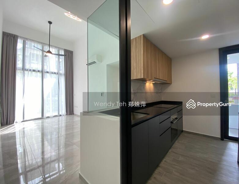 Prop-GPT: Condominium: D05  The Verandah Residences