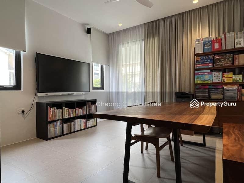 Semi-Detached for Sale: D20, 577201