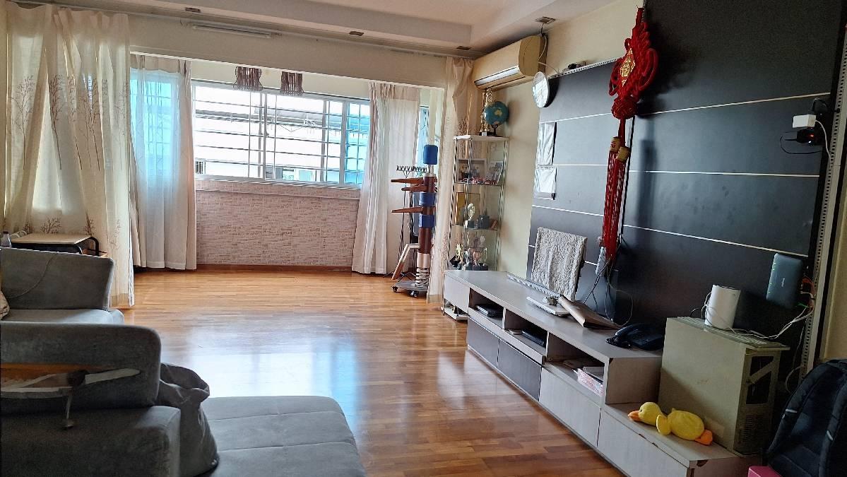 Prop-GPT: HDB Apartment: D27 Yishun 643 Yishun Street 61