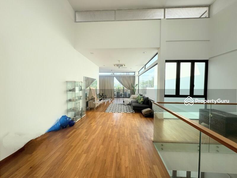 Semi-Detached for Sale: D20, 574000