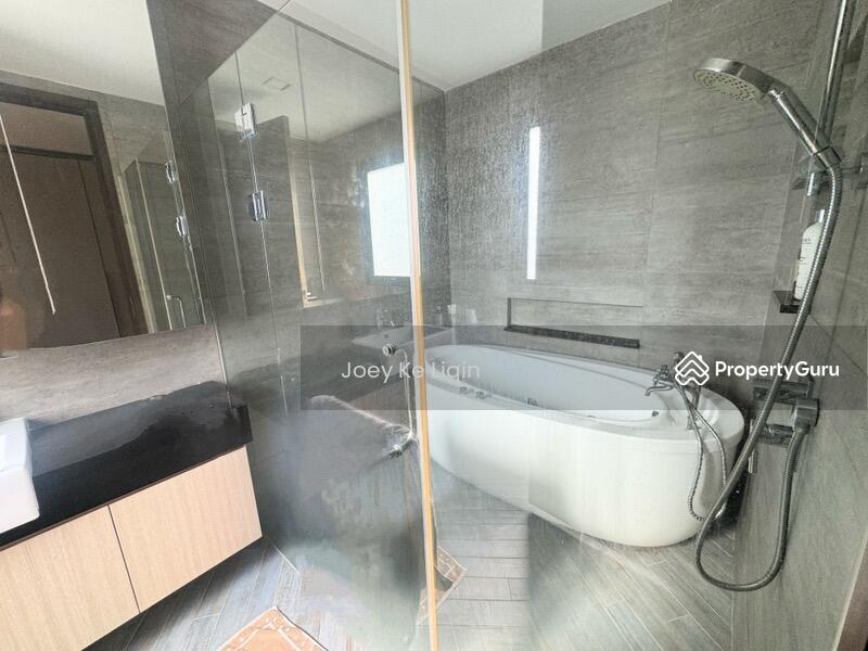 Semi-Detached for Sale: D20, 574000