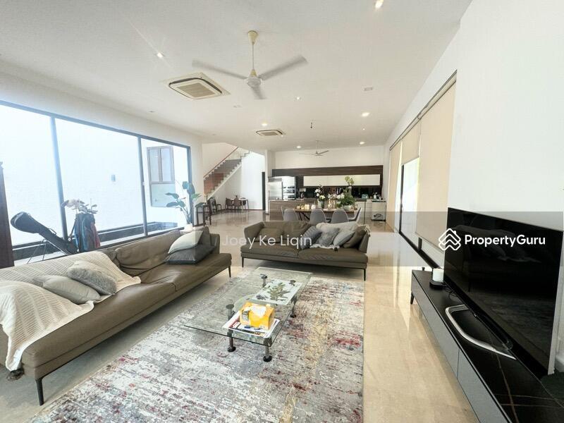 Semi-Detached for Sale: D20, 574000