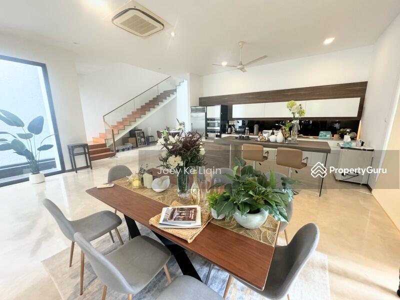 Semi-Detached for Sale: D20, 574000