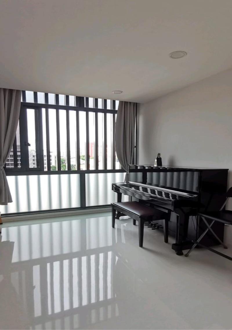 Prop-GPT: Condominium: D19  One Robey