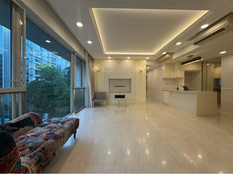 Prop-GPT: Condominium: D21 Upper Bukit Timah Floridian