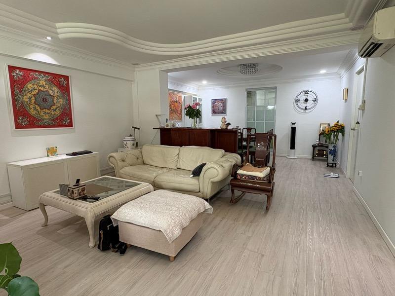 Prop-GPT: HDB Apartment: D18 Pasir Ris 721 Pasir Ris Street 72