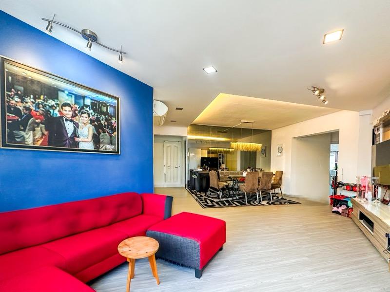 Prop-GPT: HDB Apartment: D18  277 Tampines Street 22
