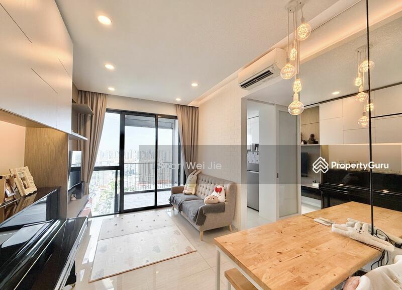 Condominium for Sale: D20, 573000