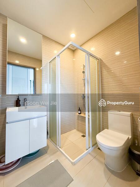 Condominium for Sale: D20, 573000