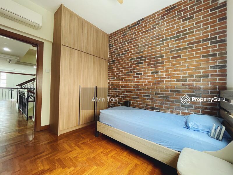 Semi-Detached for Sale: D11, 309000