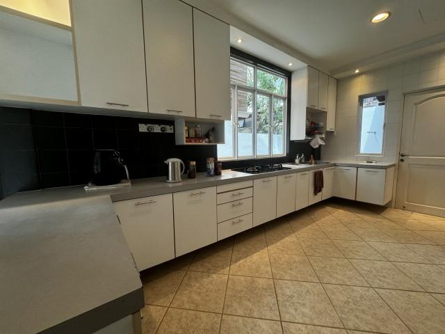 Prop-GPT: Semi-Detached: D19  SEMI-D 2.5-Sty @ SERANGOON GARDENS D19  Near MyVillage | Renovated Eminence Landed