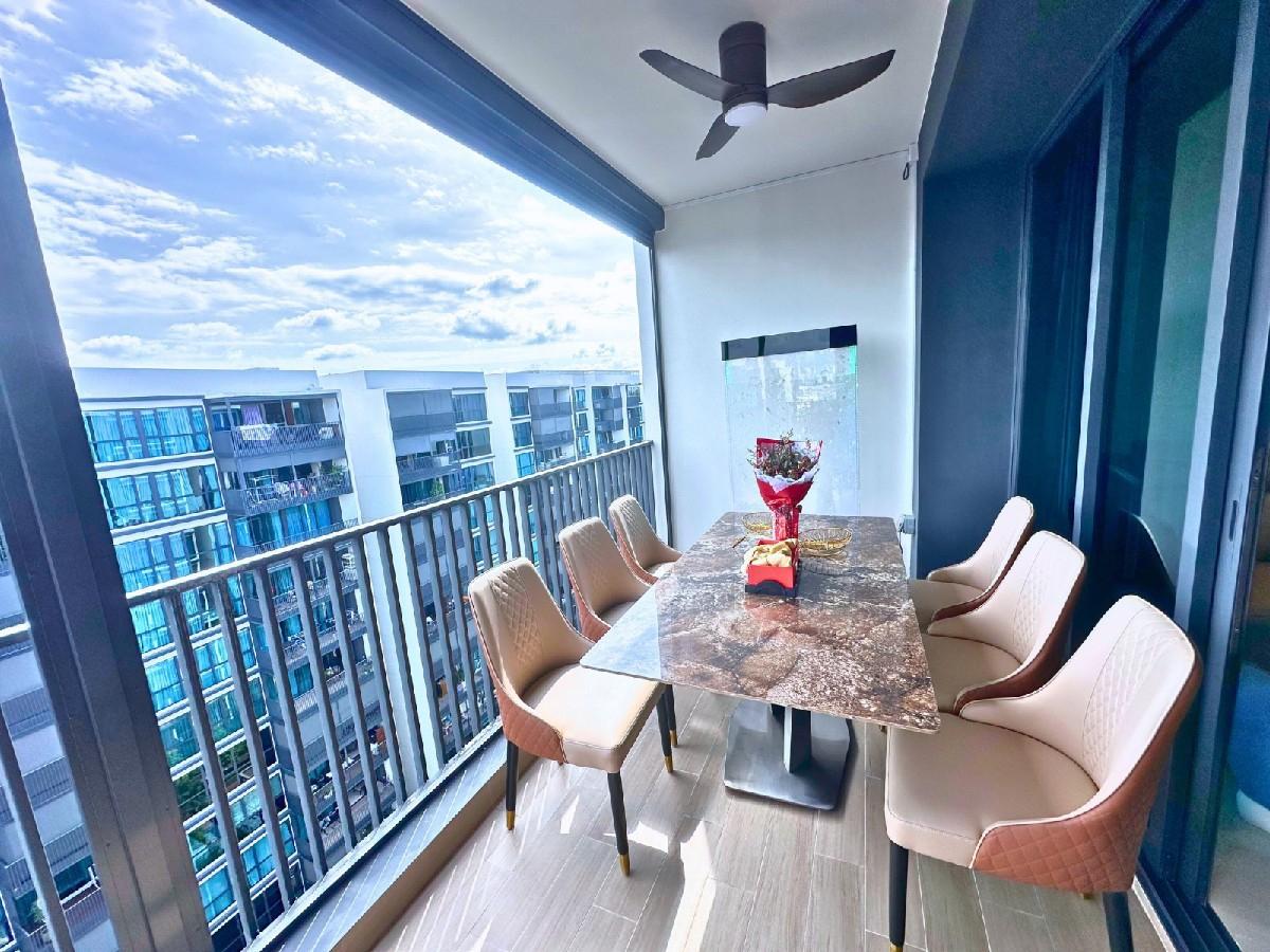 Condominium for Sale, Treasure at Tampines Condominium For Sale, $2,380,000, 4 Bed 2 Bath 1,238 sqft $1,922.00 psf, SGD 2,380,000 | 99-year Leasehold