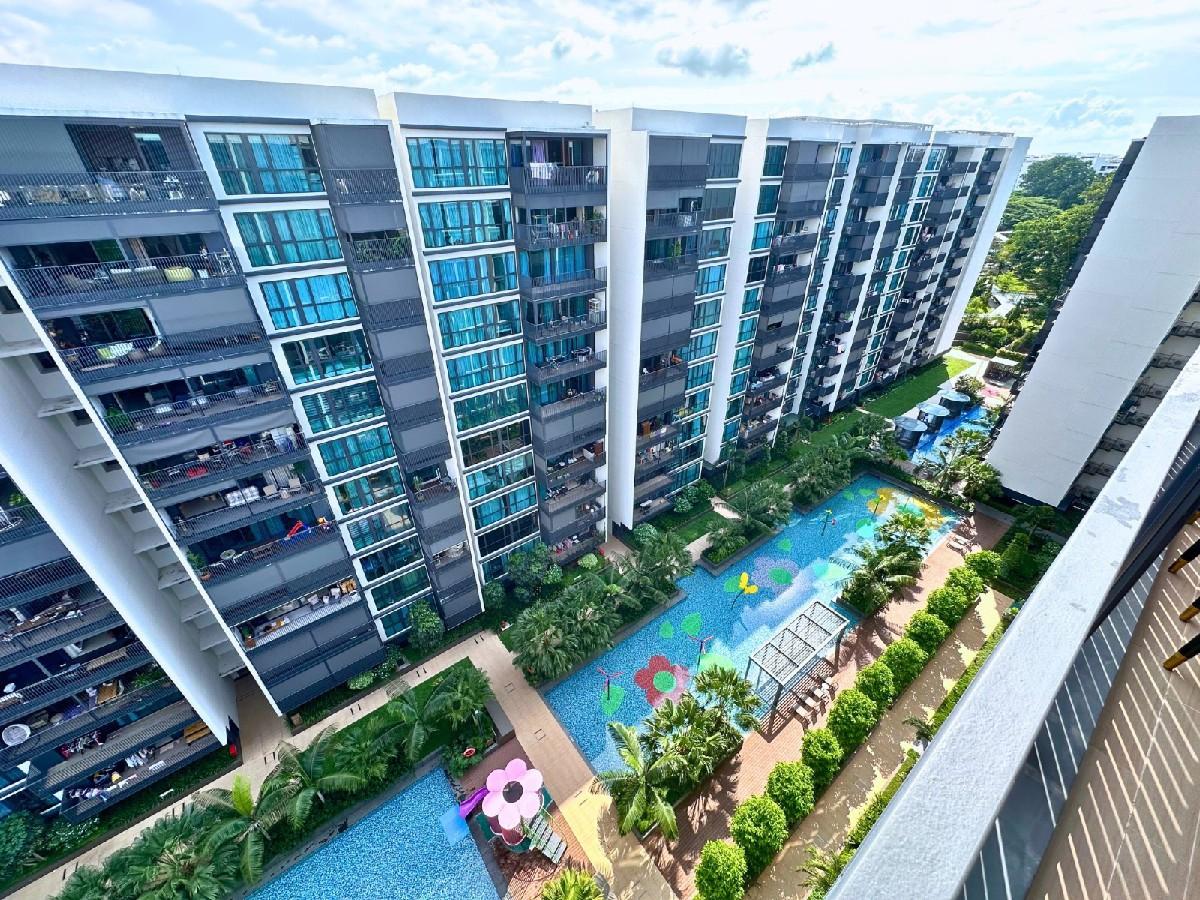 Condominium for Sale, Treasure at Tampines Condominium For Sale, $2,380,000, 4 Bed 2 Bath 1,238 sqft $1,922.00 psf, SGD 2,380,000 | 99-year Leasehold