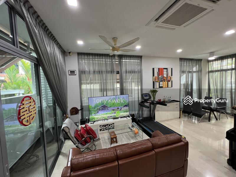 Prop-GPT: Semi-Detached: D19  The Silver Spurz