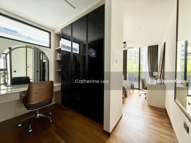 Corner Terrace for Sale: D17, 509402