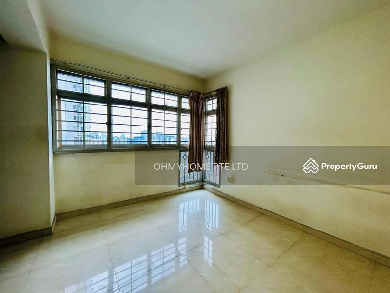 HDB Flat for Sale, 52 Strathmore Avenue, SGD 950,000 | 99-year lease