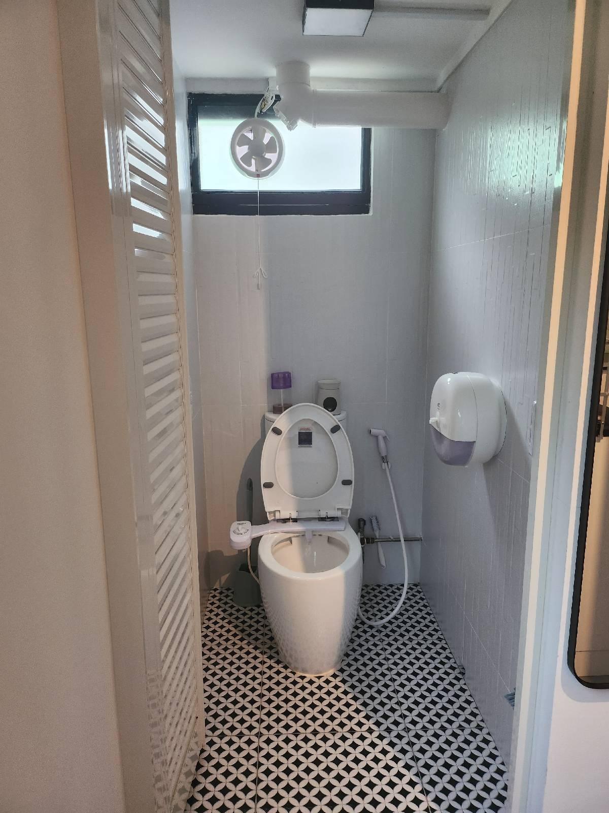HDB Apartment for Sale, 42 Telok Blangah Rise HDB Apartment For Sale, $450,000, 2 Bed 1 Bath 635 sqft $709.00 psf, SGD 450,000 | 99-year Leasehold