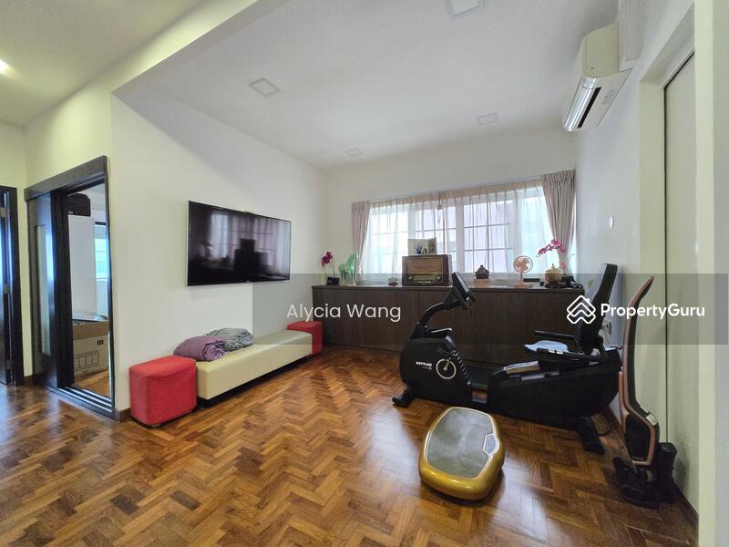 Semi-Detached for Sale: D19, 555142