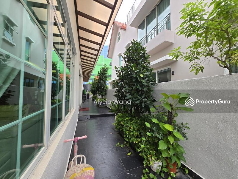 Semi-Detached for Sale: D19, 555142