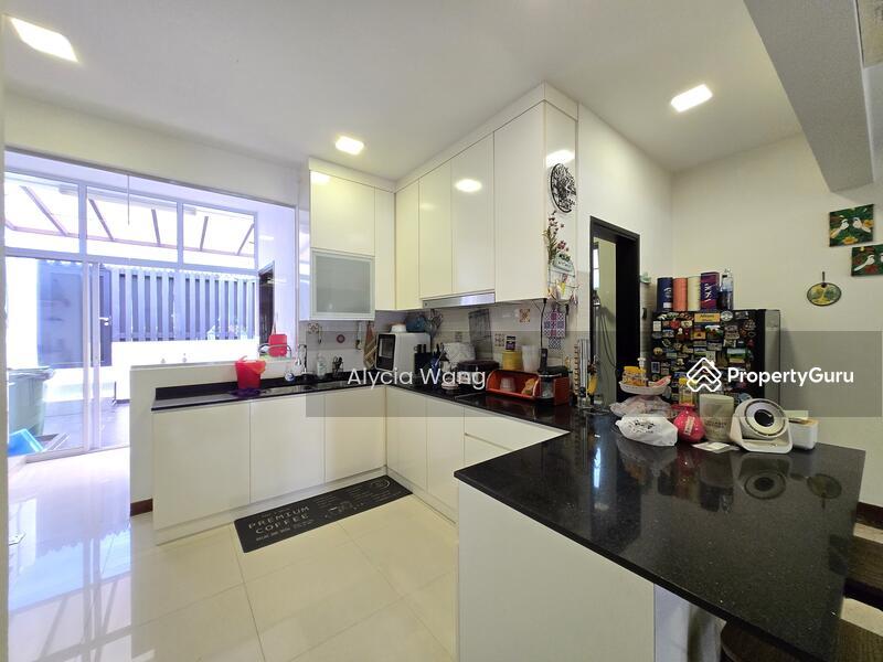 Semi-Detached for Sale: D19, 555142