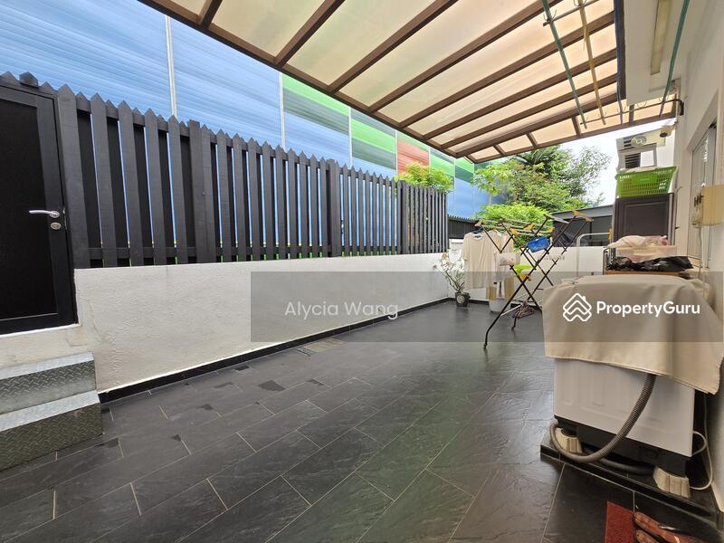 Semi-Detached for Sale: D19, 555142
