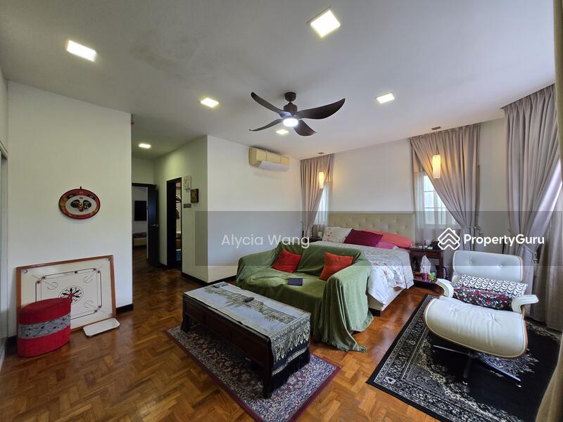 Semi-Detached for Sale: D19, 555142