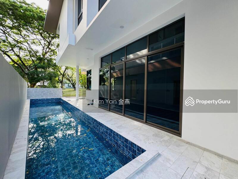 Prop-GPT: Semi-Detached: D15  Brand New/Freehol, 4 levels with Lift, pool, 7+1 bedrooms ensuite, huge for multi-generations