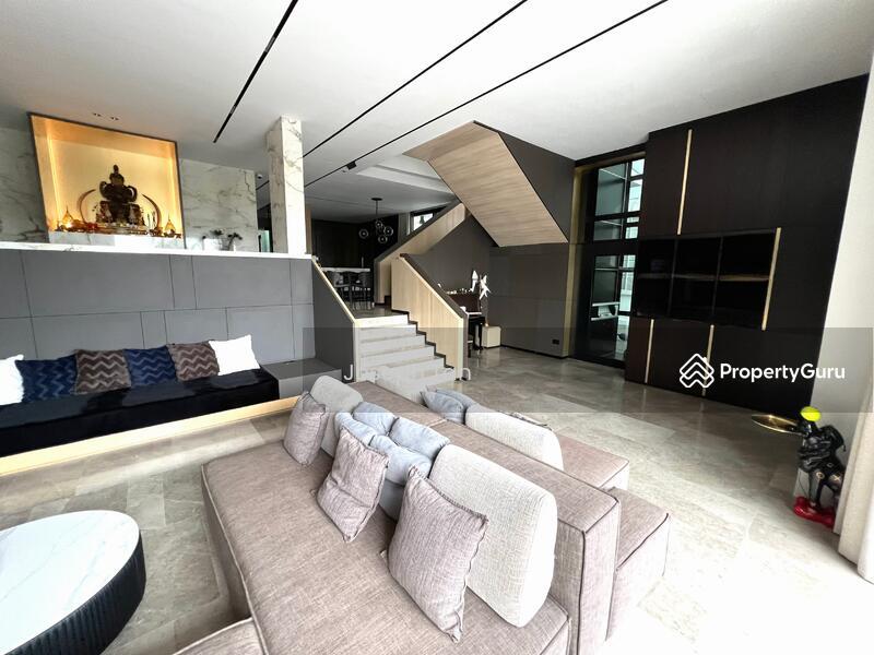 Prop-GPT: Detached: D15  Stunning Siglap bungalow for sale