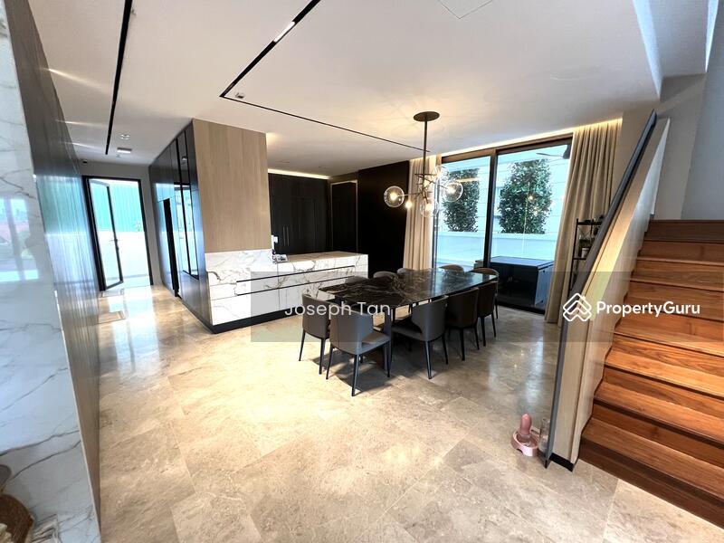 Prop-GPT: Bungalow: D15  Stunning view. Highest point in Siglap!