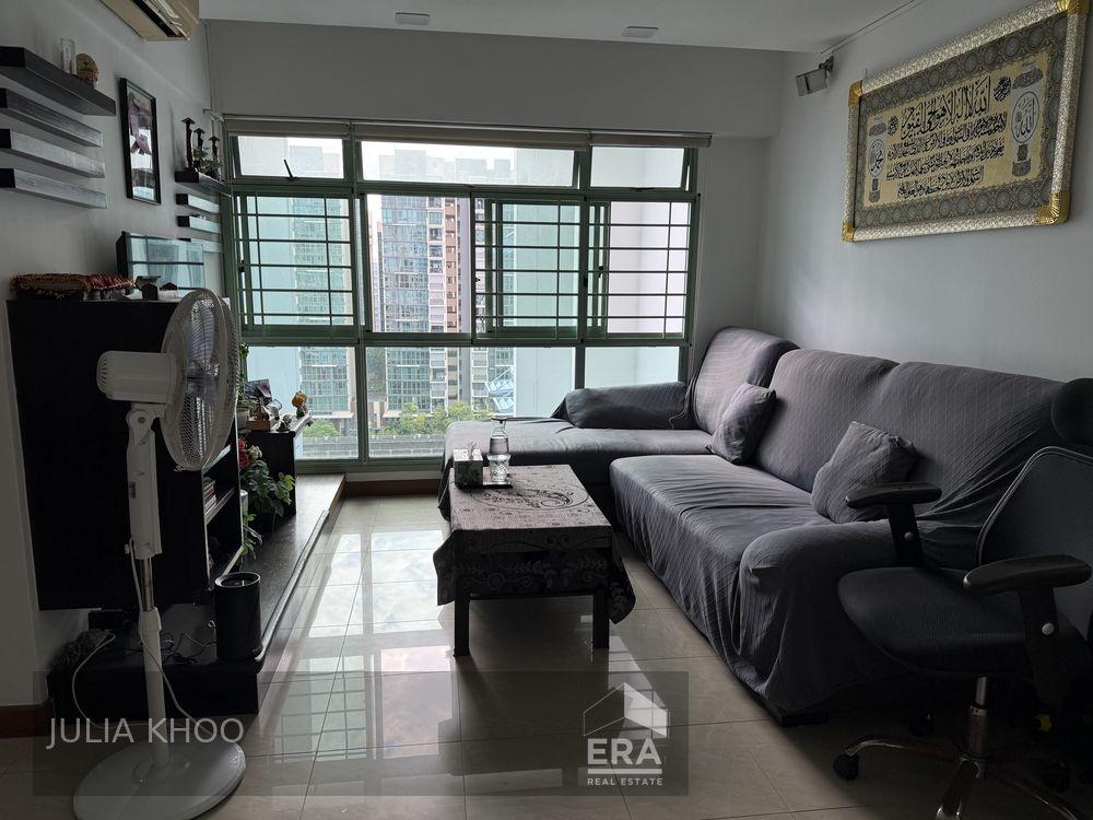 Prop-GPT: HDB - 3 room:   Punggol Drive 637D Punggol Drive For Sale