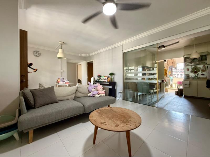 Prop-GPT: HDB Apartment: D25  605 Woodlands Drive 42