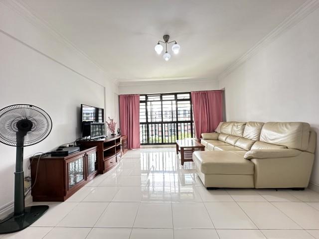 Prop-GPT: HDB Apartment: D25  682B Woodlands Drive 62