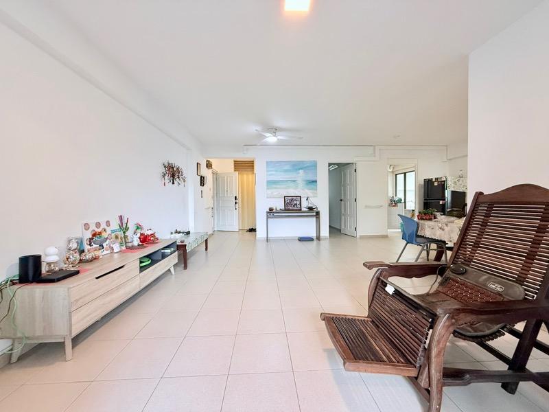 Prop-GPT: HDB Apartment: D25  515 Woodlands Drive 14