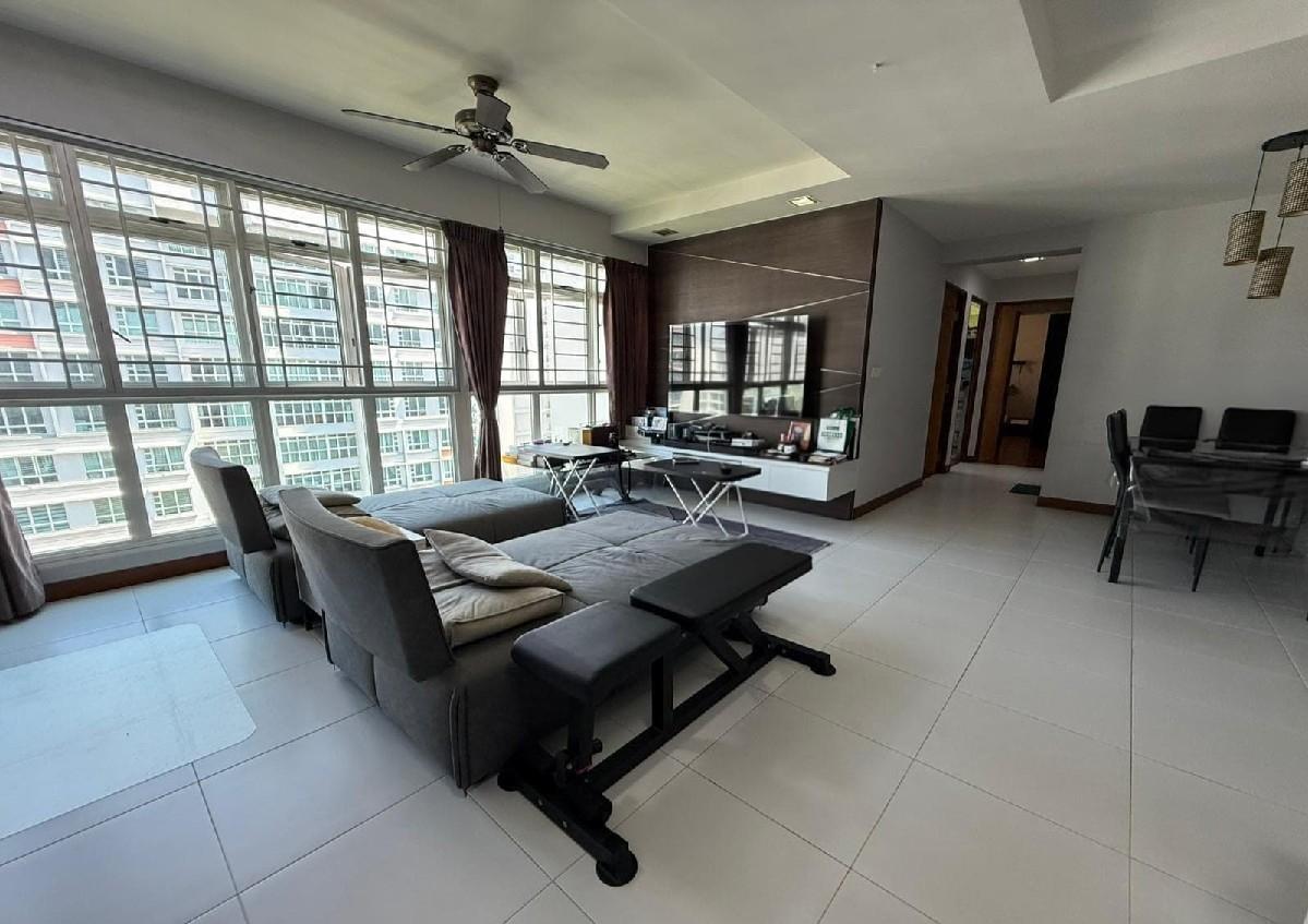 Prop-GPT: HDB Apartment: D19 Punggol 617C Punggol Drive