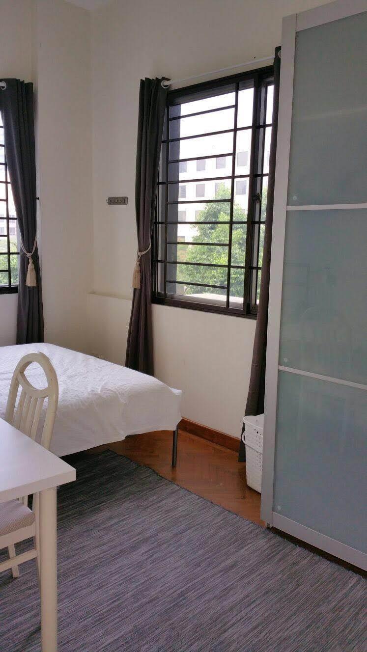 Apartment for Sale, Orchard Court Apartment For Sale, $2,499,900, 3 Bed 3 Bath 1,453 sqft $1,721.00 psf, SGD 2,499,900 | 99-year Leasehold