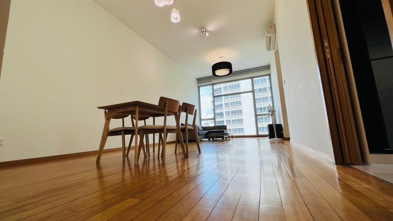 Prop-GPT: Condominium: D09  The Metz