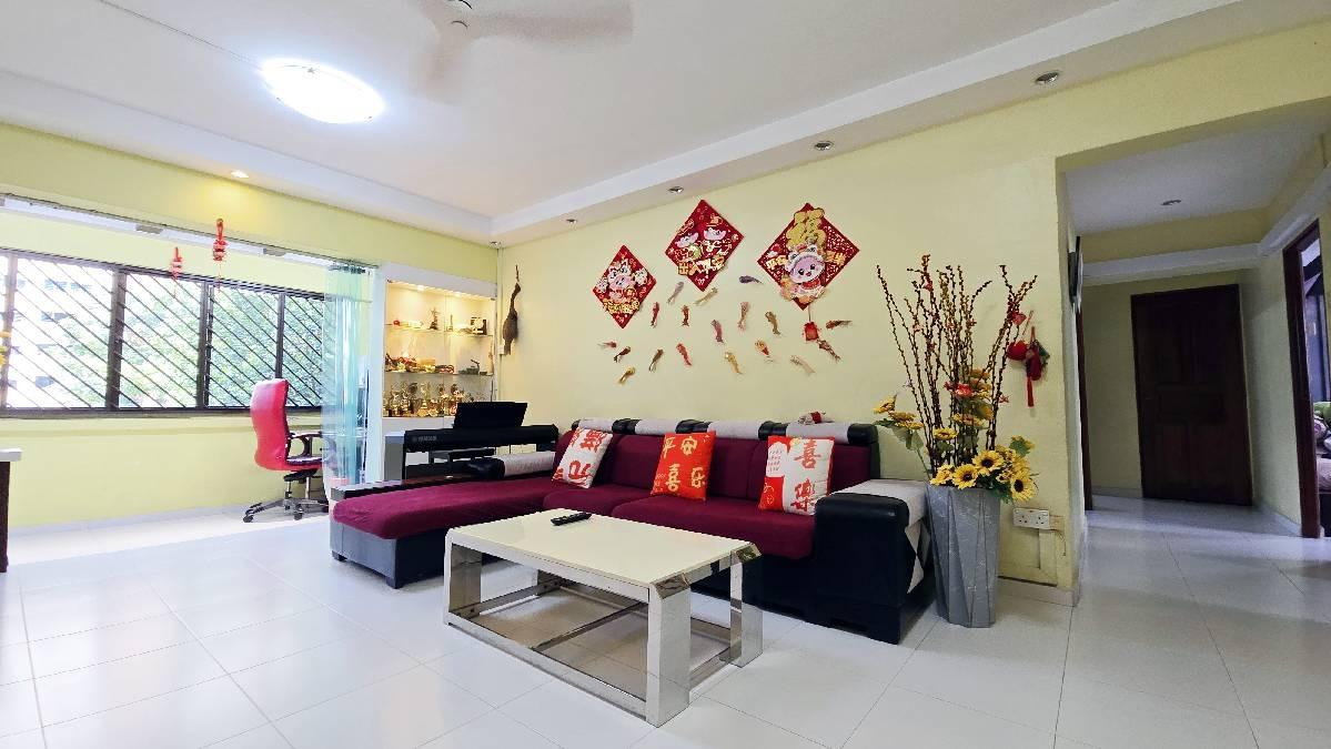 Prop-GPT: HDB Apartment: D19  302 Hougang Avenue 5