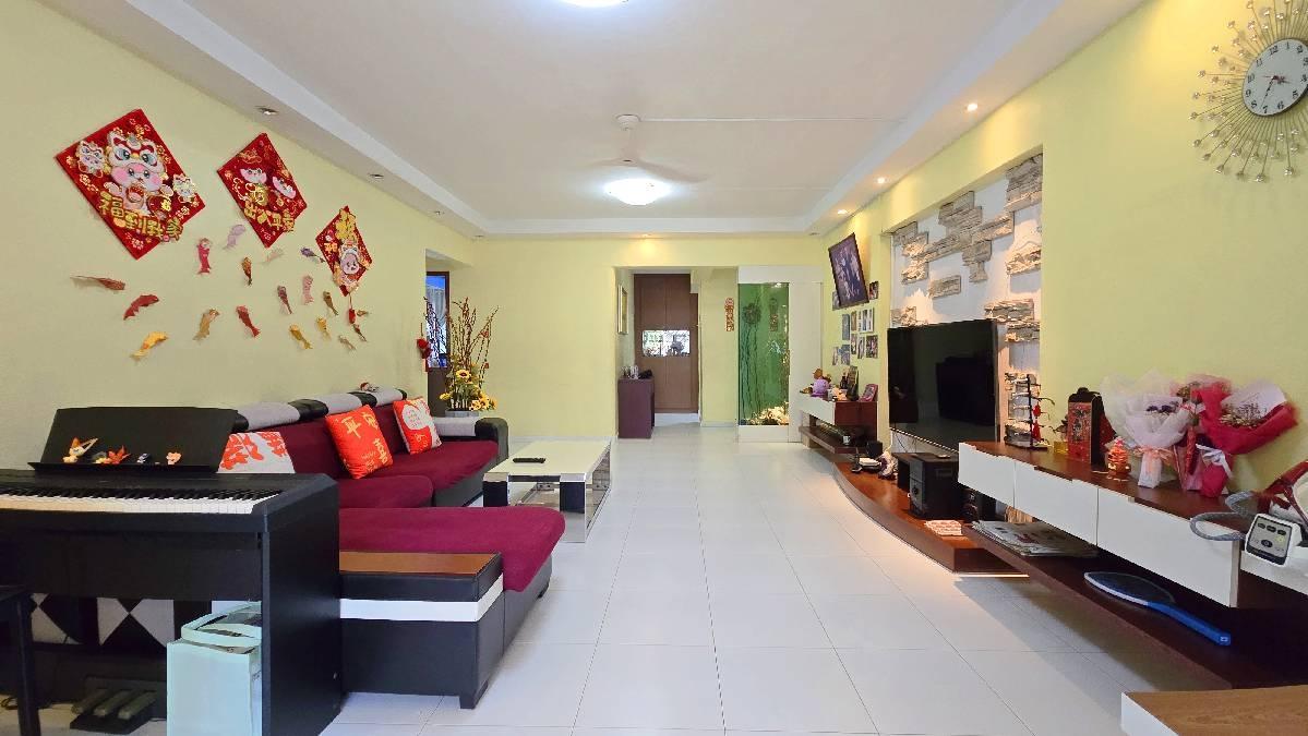 302 Hougang Avenue 5 HDB Apartment For Sale, $770,000, 4 Bed 2 Bath 1,453 sqft $530.00 psf