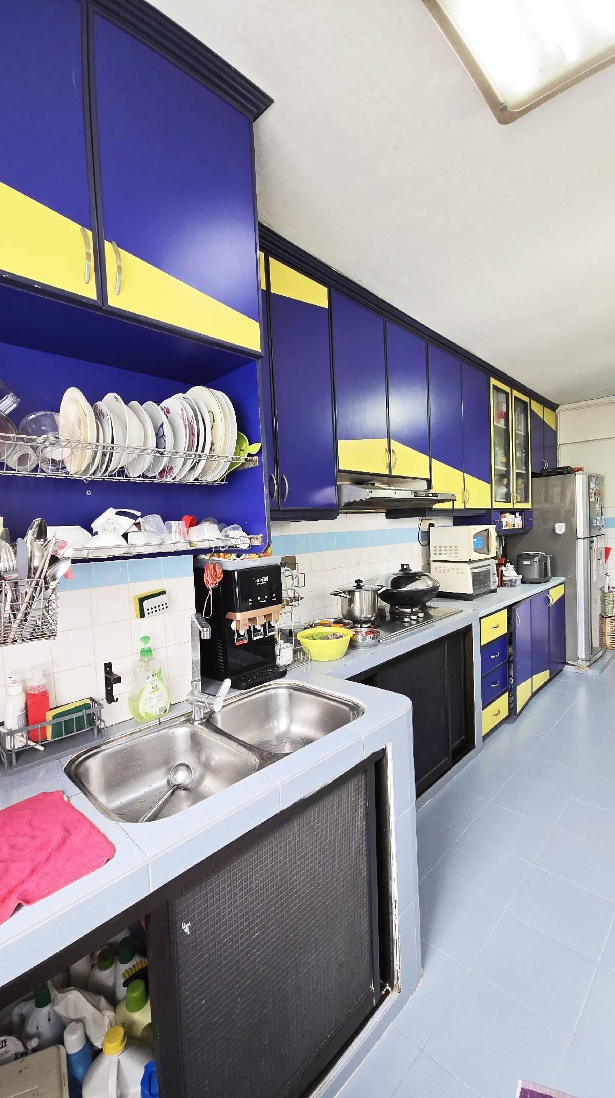 302 Hougang Avenue 5 HDB Apartment For Sale, $770,000, 4 Bed 2 Bath 1,453 sqft $530.00 psf