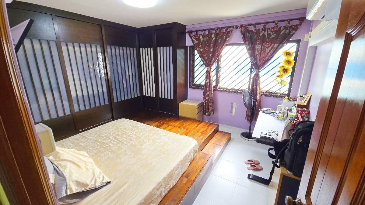 302 Hougang Avenue 5 HDB Apartment For Sale, $770,000, 4 Bed 2 Bath 1,453 sqft $530.00 psf