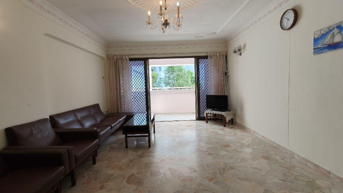 Prop-GPT: HDB Apartment: D16  725 Bedok Reservoir Road