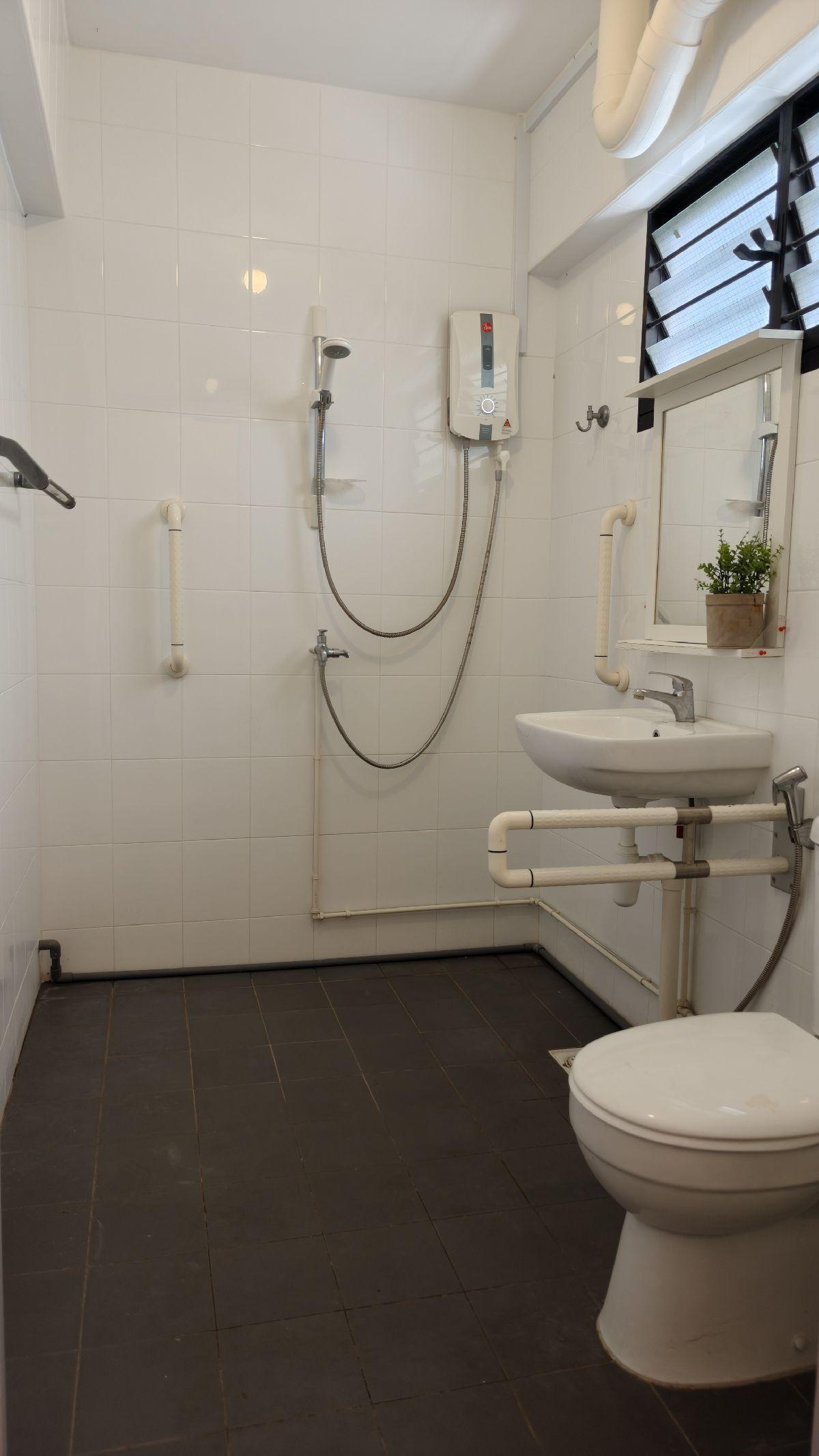 725 Bedok Reservoir Road HDB Apartment For Sale, $950,000, 4 Bed 2 Bath 1,528 sqft $622.00 psf