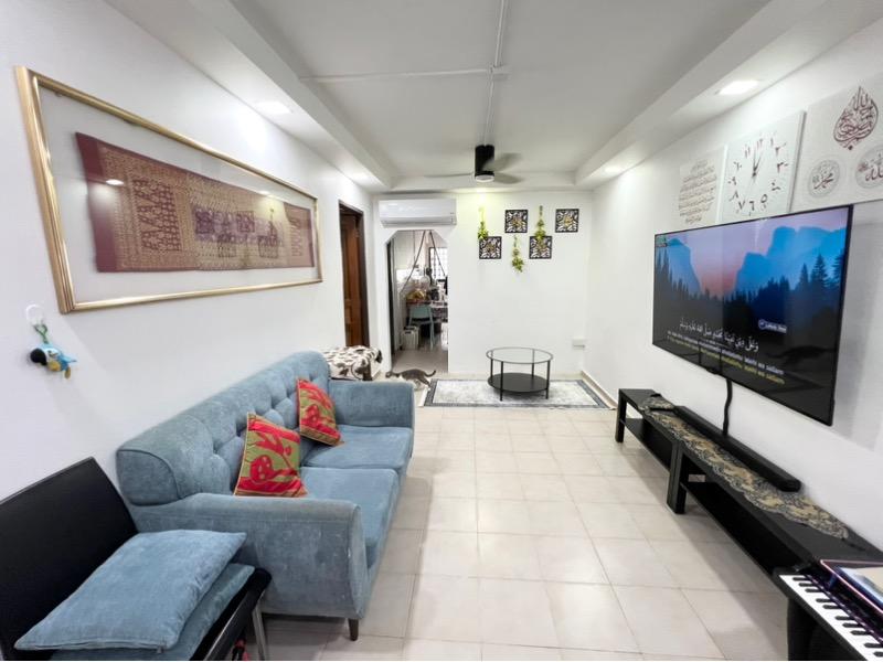 Prop-GPT: HDB Apartment: D19  403 Hougang Avenue 10