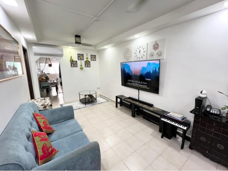 HDB Apartment for Sale, 403 Hougang Avenue 10 HDB Apartment For Sale, $445,000, 2 Bed 2 Bath 721 sqft $617.00 psf, SGD 445,000 | 99-year Leasehold