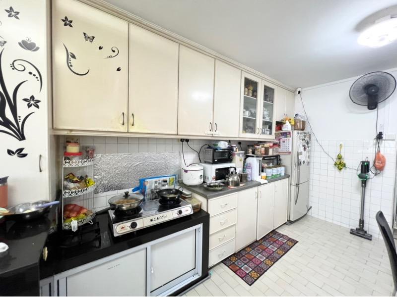 HDB Apartment for Sale, 403 Hougang Avenue 10 HDB Apartment For Sale, $445,000, 2 Bed 2 Bath 721 sqft $617.00 psf, SGD 445,000 | 99-year Leasehold