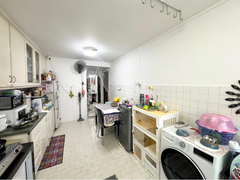 HDB Apartment for Sale, 403 Hougang Avenue 10 HDB Apartment For Sale, $445,000, 2 Bed 2 Bath 721 sqft $617.00 psf, SGD 445,000 | 99-year Leasehold