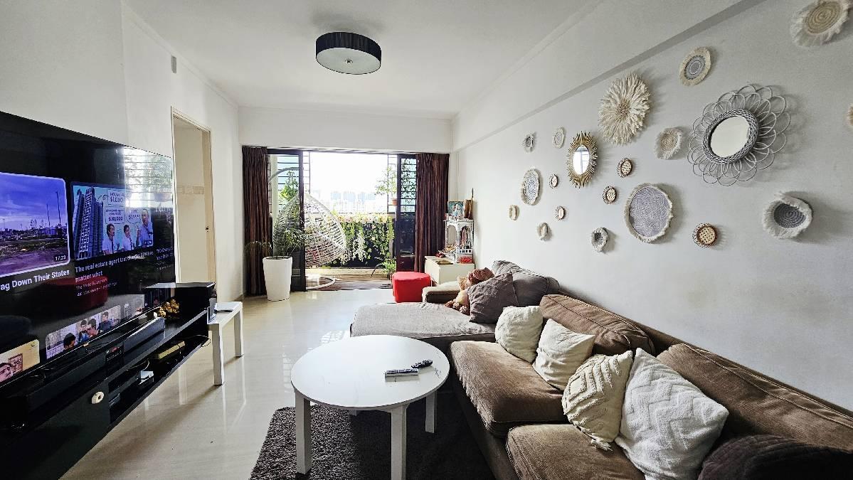 Prop-GPT: HDB Apartment: D04 Telok Blangah 111A Depot Road