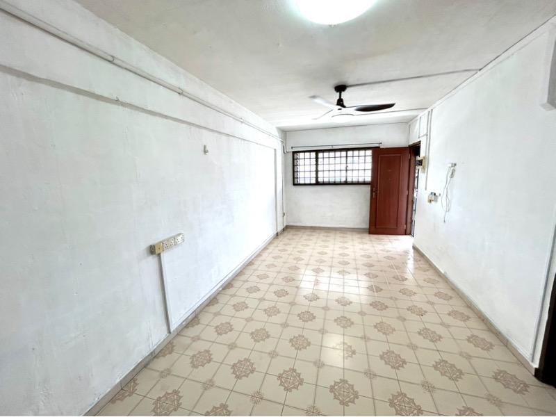 Prop-GPT: HDB Apartment: D22  341 Jurong East Avenue 1