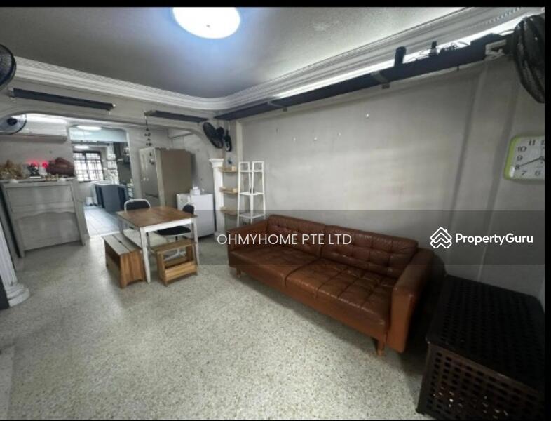 Prop-GPT: HDB Flat: D10 Holland 19 Ghim Moh Road